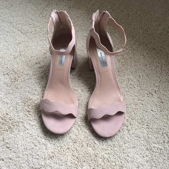 inc hadwin scallop sandal